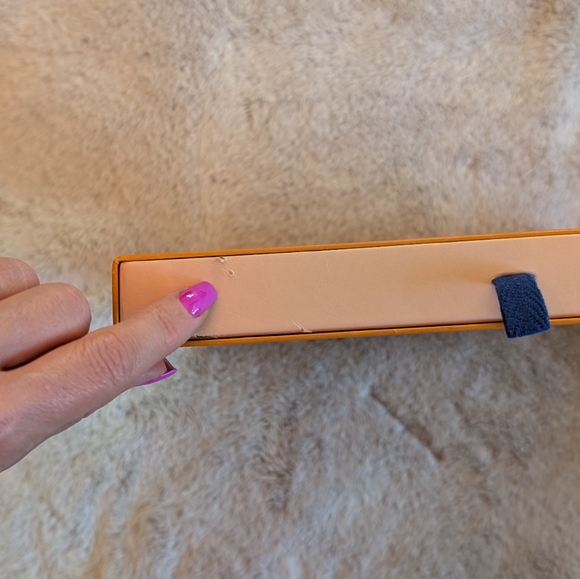 Box - Picture 5 of 7